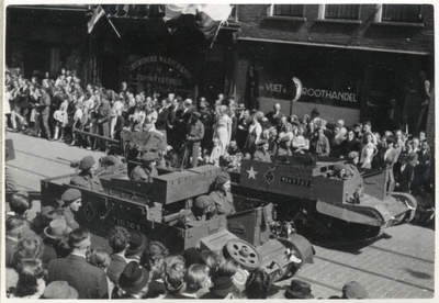 97679 Afbeelding van de geallieerde militairen van de 3rd Canadian Infantry Division tijdens de Memorial D-Day Parade ...